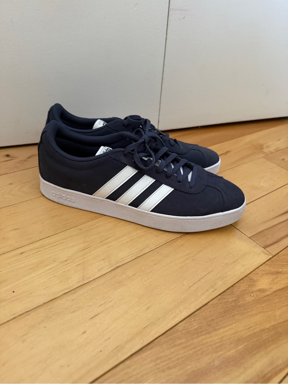 Adidas court v2.0 blue sneakers